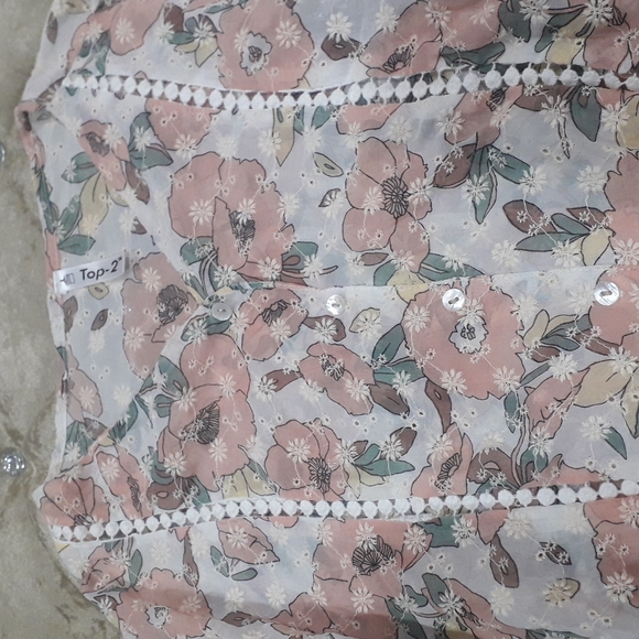 Beautiful embroidered full sleeves top - Picture 3 of 6